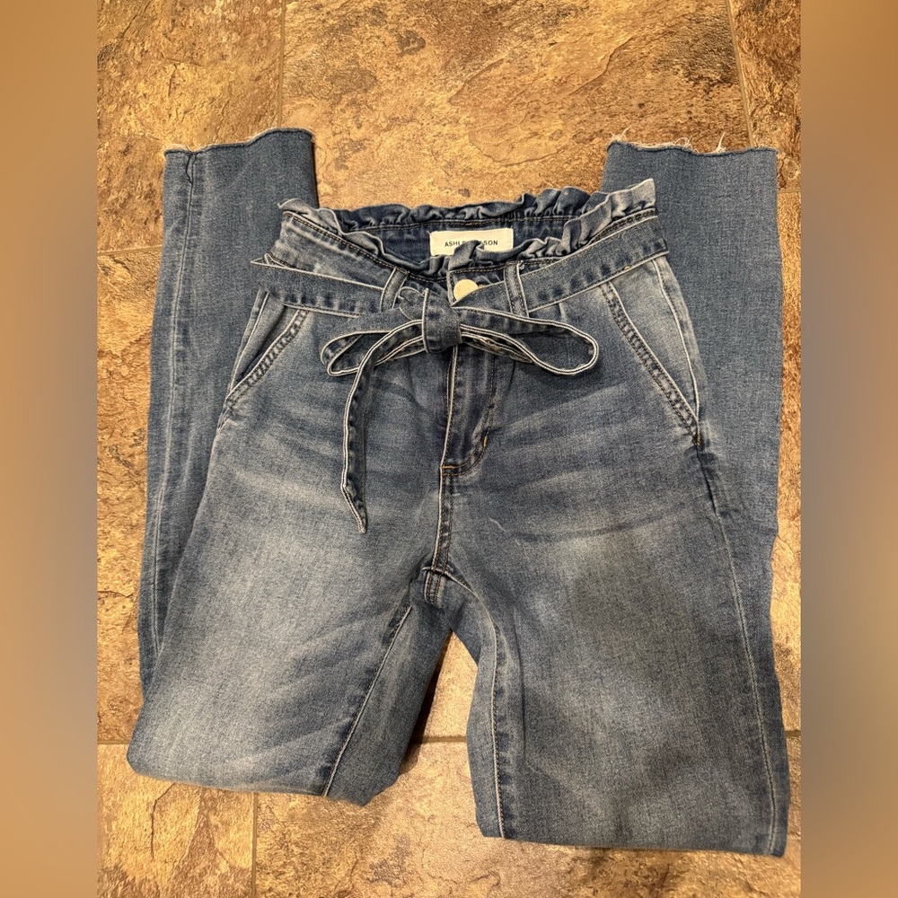 Ashley Mason high waisted jeans size 1 EUC